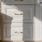 Reforma cocina, detalle de los armarios de la cocina de estilo provenzal