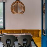 Lámpara de diseño para la mesa del comedor de la cocina de Palafolls. Perfecta para dar un toque de calidez dentro de este ambiente nórdico.