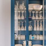 Mueble vitrina echo a medida, de estilo nordico