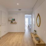 Recibidor con suelo de parquet