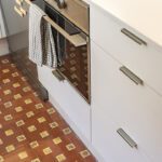 Cocina con suelo original