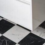 Moble de bany i paviment modern